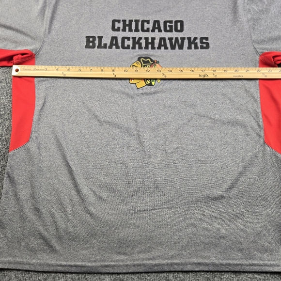 Chicago Blackhawks Gray and Red T-Shirt Size XL - Picture 4 of 6